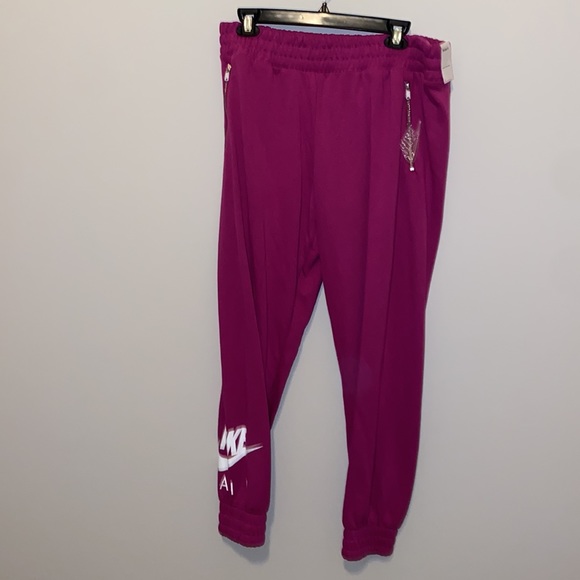 NWT 🌺 Nike Cranberry Pink T-shirt Size Small but fits like a Medium Retail $25 - Picture 4 of 6